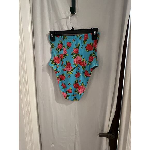 Betsey Johnson Blue Floral Two Piece High Waist Bottom Sz M Strapless Top Sz L - Picture 3 of 11